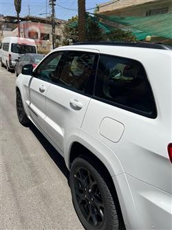 جیپ گراند شیرۆکی